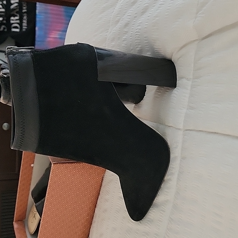 Brand new Renvy Cara Coupped Suede Ankle Boots 10